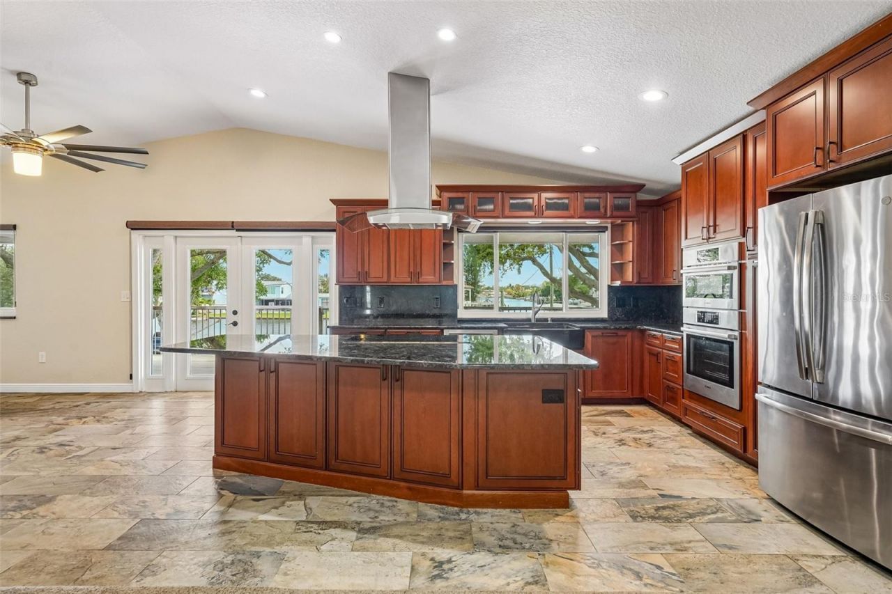 300 90th Avenue Ne, Saint Petersburg, FL 33702 Photo