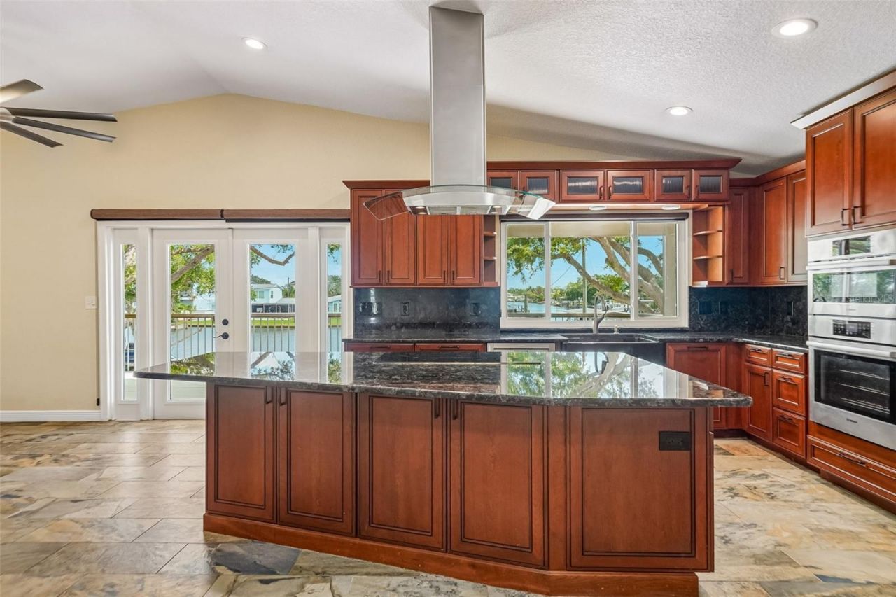 300 90th Avenue Ne, Saint Petersburg, FL 33702 Photo