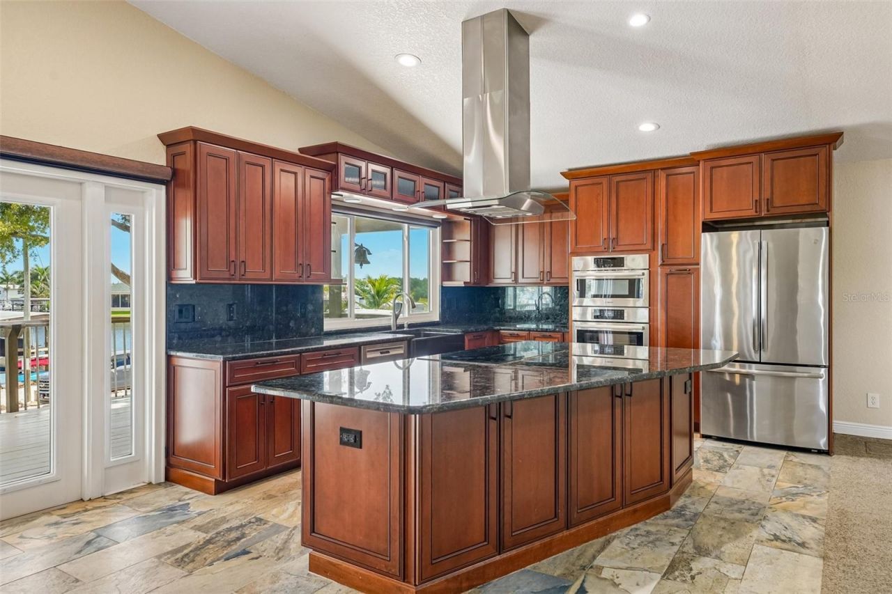 300 90th Avenue Ne, Saint Petersburg, FL 33702 Photo