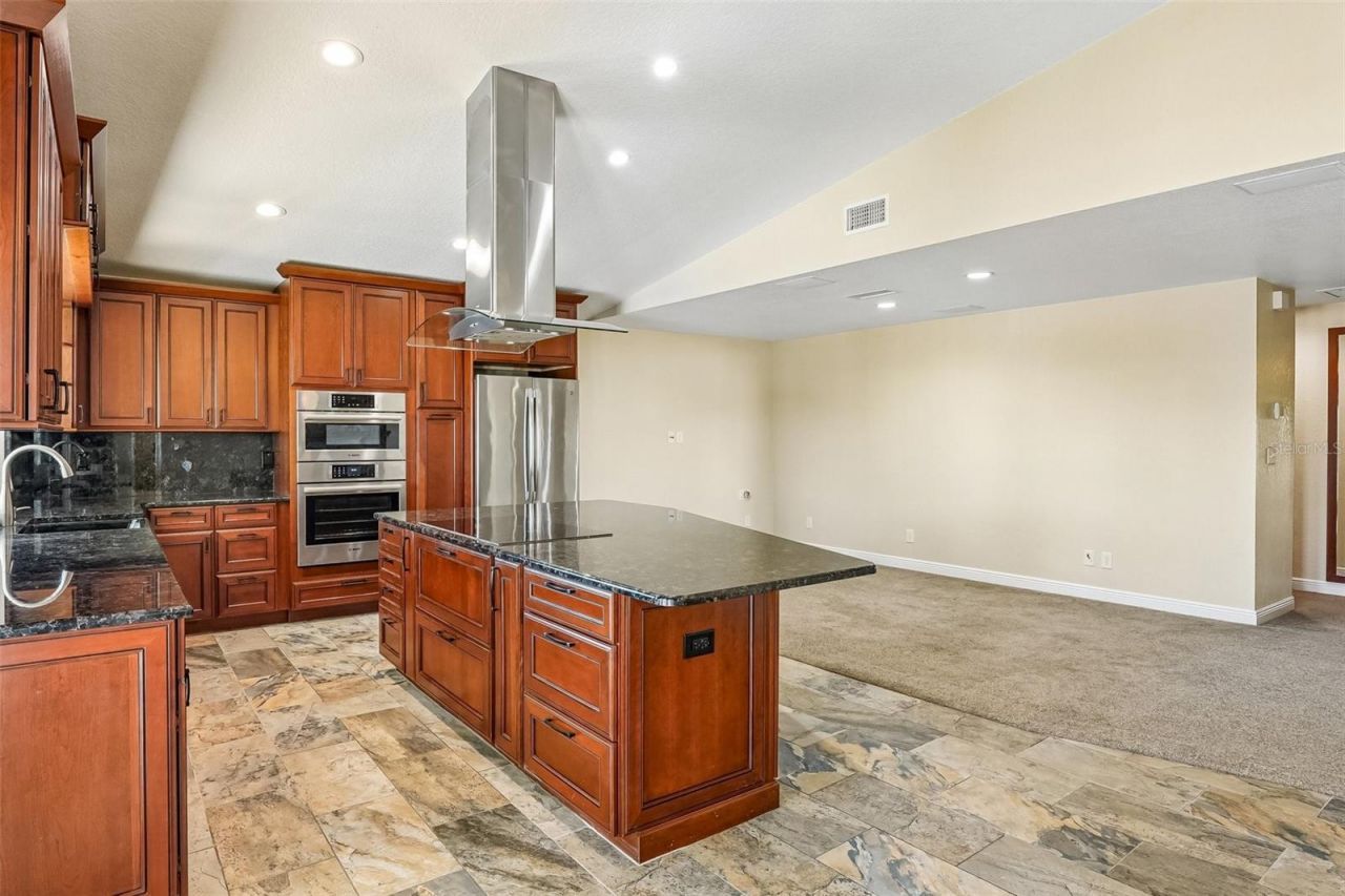 300 90th Avenue Ne, Saint Petersburg, FL 33702 Photo