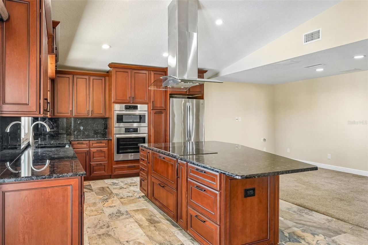 300 90th Avenue Ne, Saint Petersburg, FL 33702 Photo