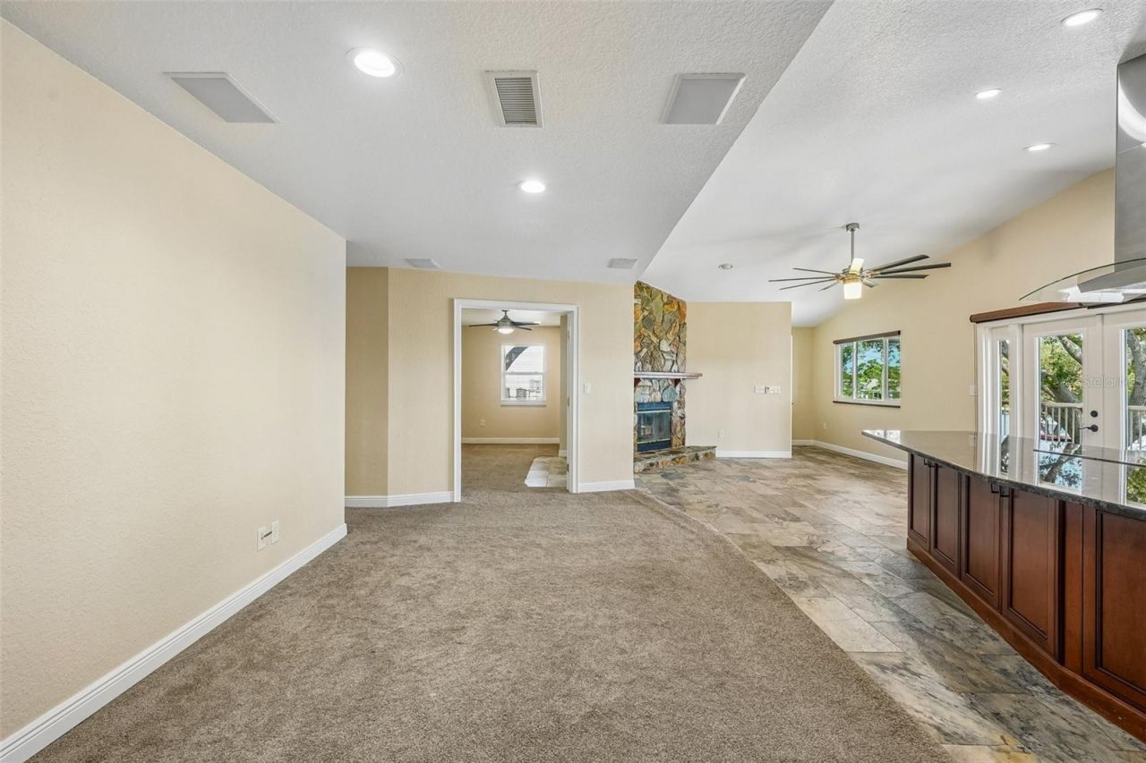300 90th Avenue Ne, Saint Petersburg, FL 33702 Photo