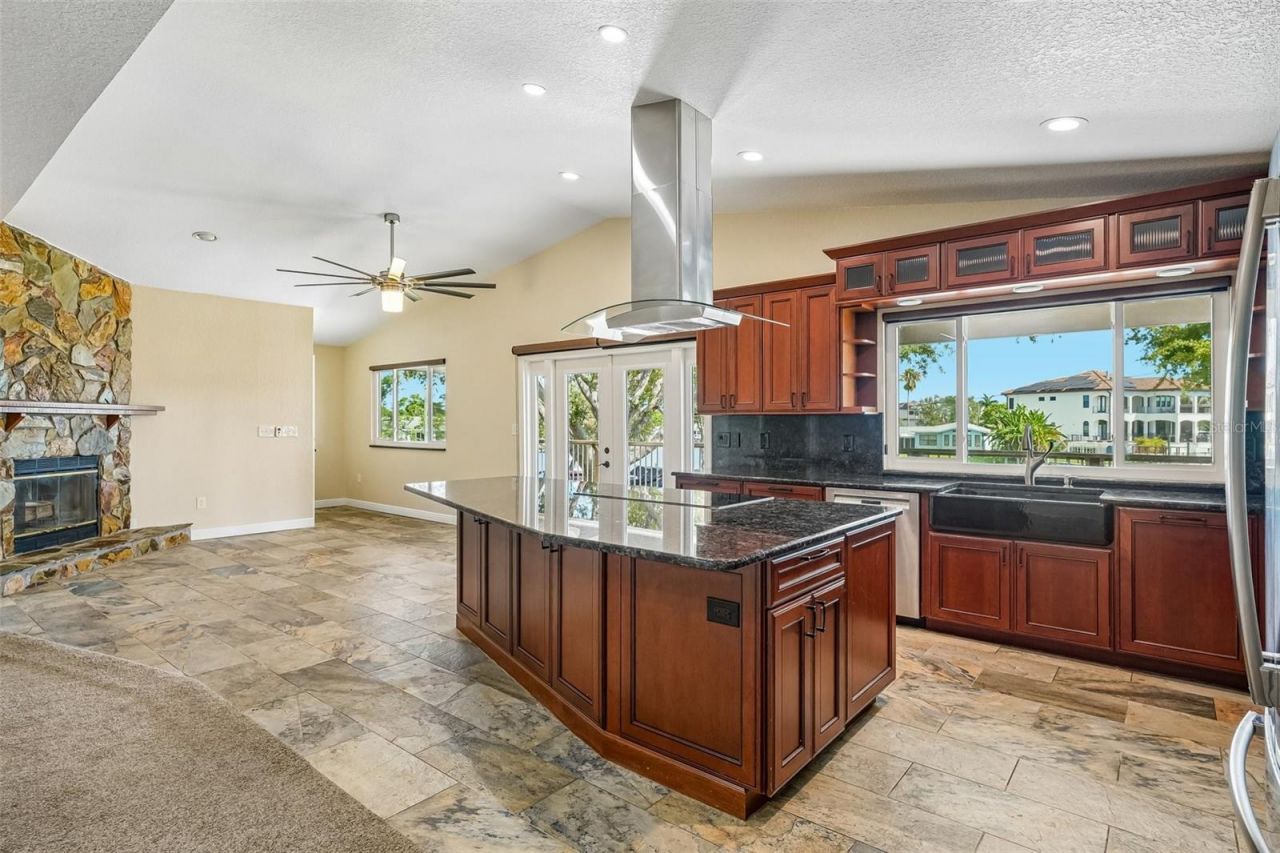 300 90th Avenue Ne, Saint Petersburg, FL 33702 Photo