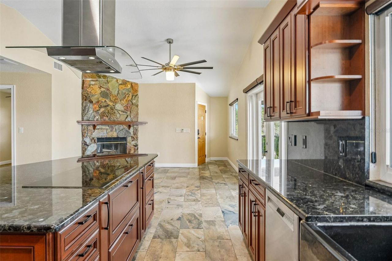 300 90th Avenue Ne, Saint Petersburg, FL 33702 Photo