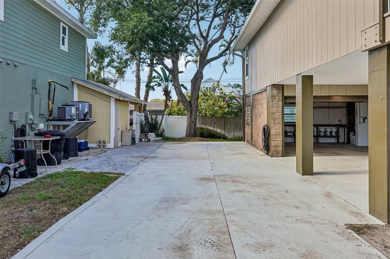 300 90th Avenue Ne, Saint Petersburg, FL 33702 Photo