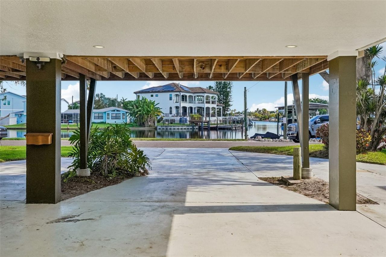 300 90th Avenue Ne, Saint Petersburg, FL 33702 Photo