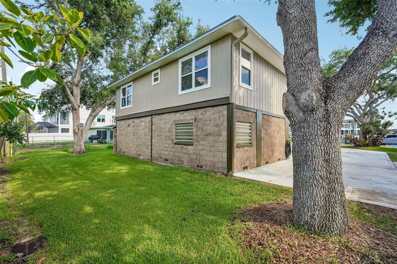 300 90th Avenue Ne, Saint Petersburg, FL 33702 Photo