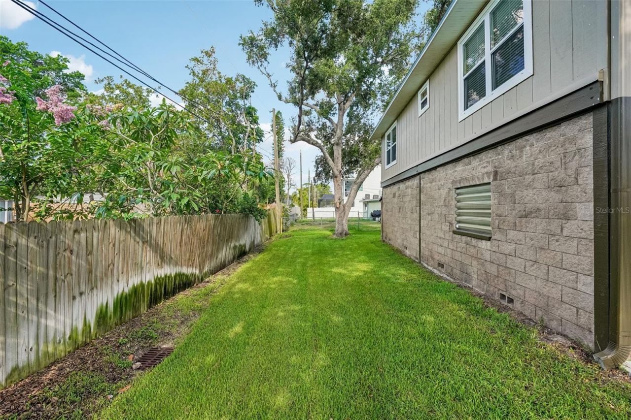 300 90th Avenue Ne, Saint Petersburg, FL 33702 Photo