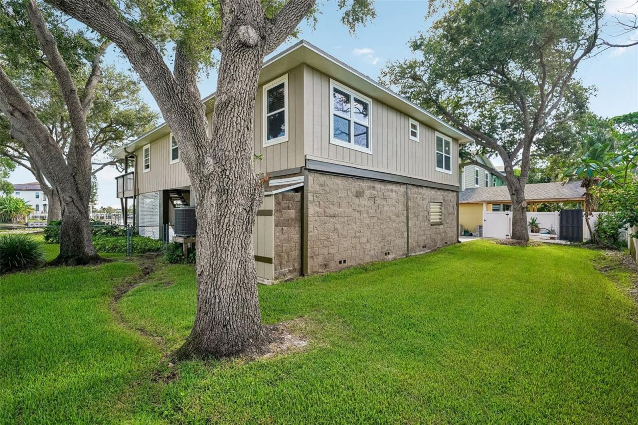 300 90th Avenue Ne, Saint Petersburg, FL 33702 Photo