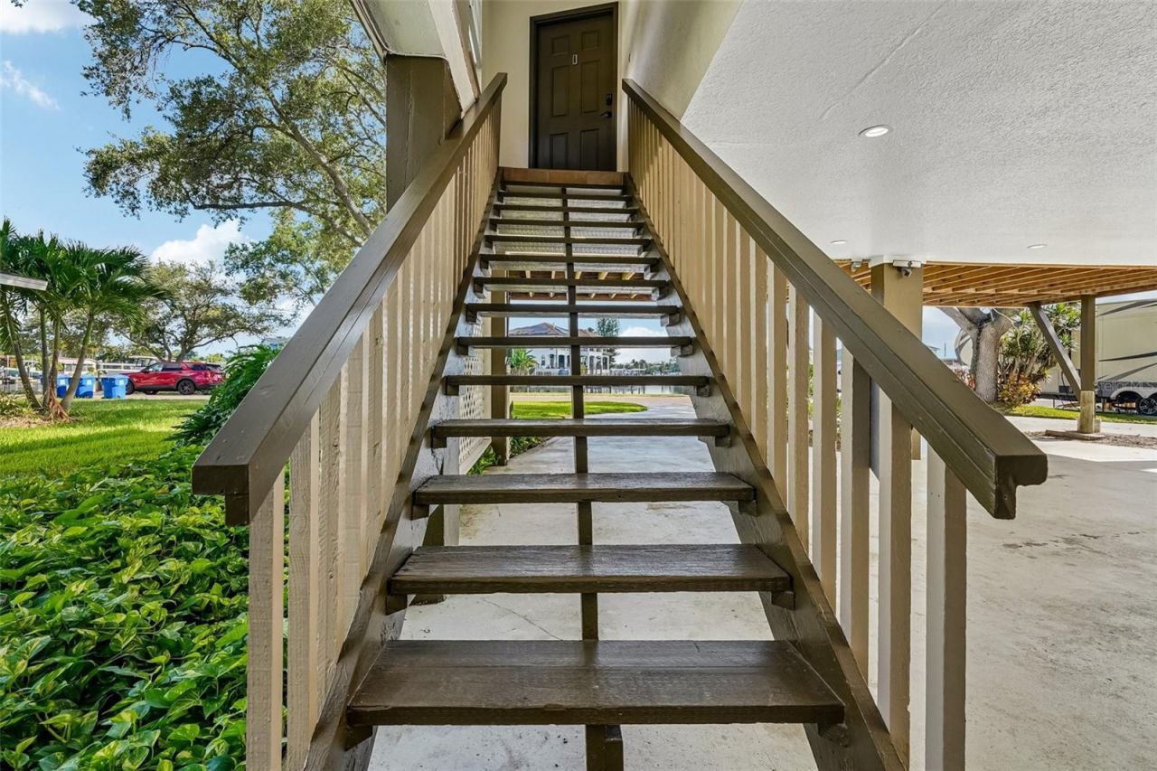 300 90th Avenue Ne, Saint Petersburg, FL 33702 Photo