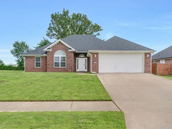 3201 6th Street, Bentonville, AR 72712