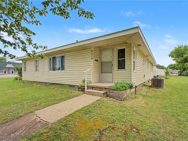 936 S Maxwell , Siloam Springs, AR 72761