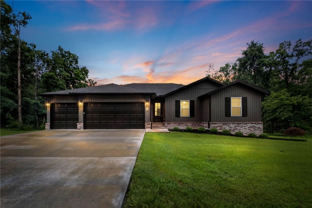 11 Kirkliston Lane, Bella Vista, AR 72715 Main Photo