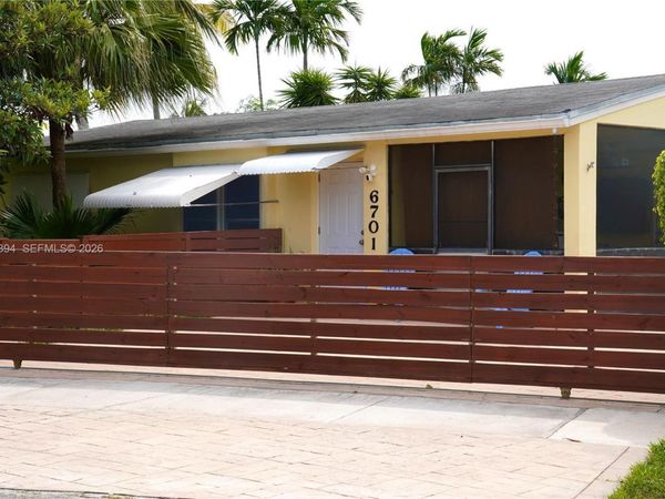 6701 Harding St, Hollywood, FL 33024
