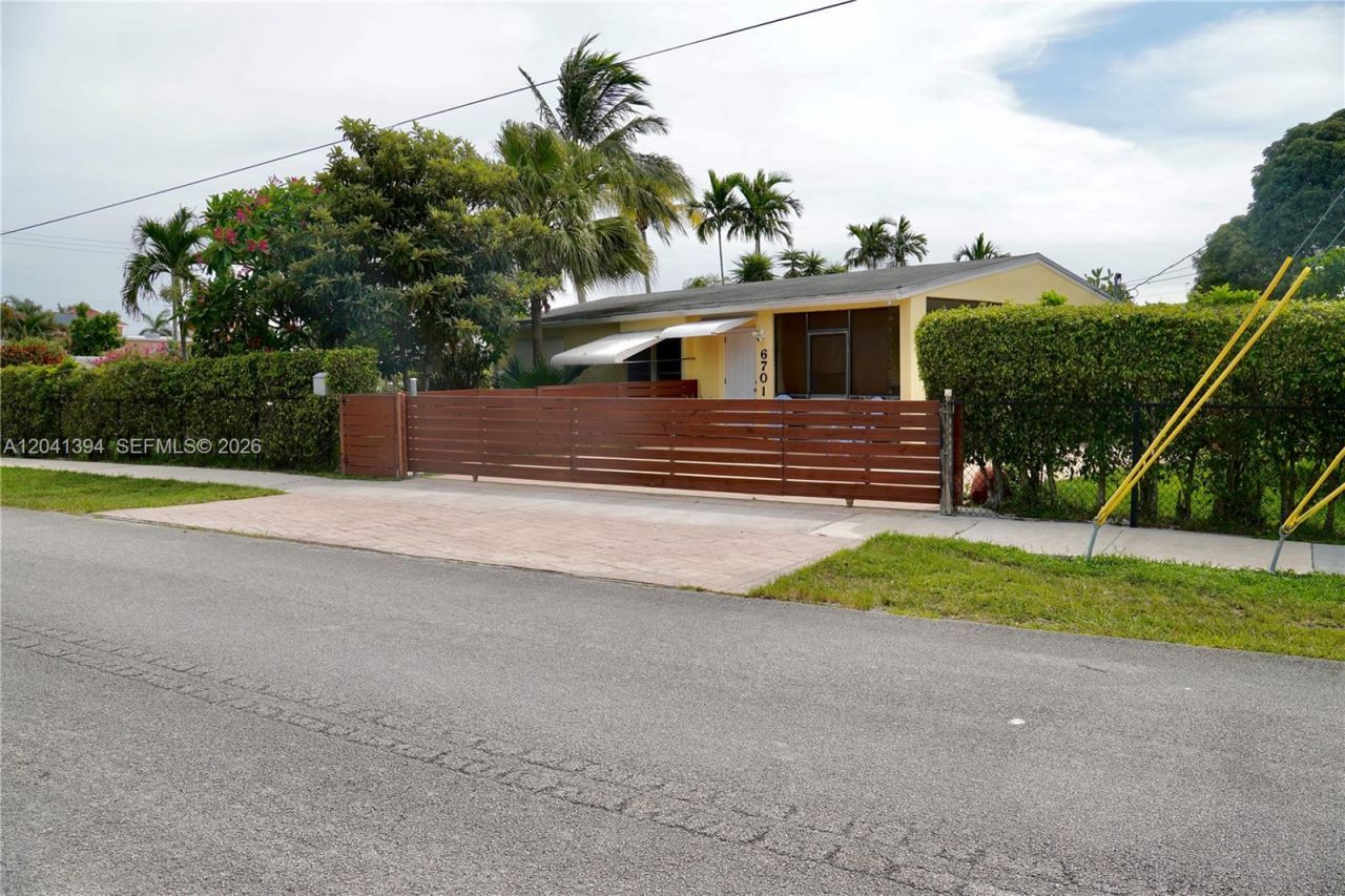 6701 Harding St, Hollywood, FL 33024 Photo