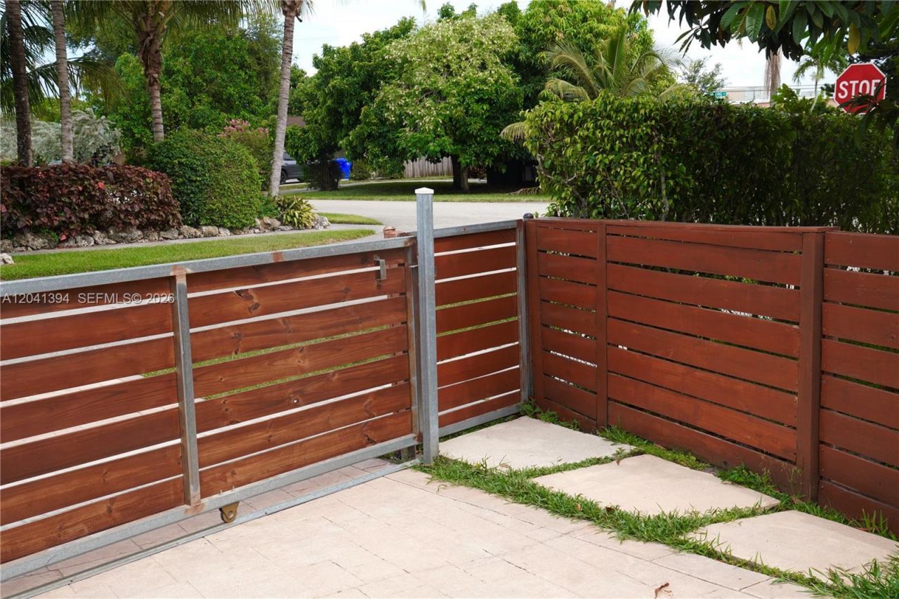 6701 Harding St, Hollywood, FL 33024 Photo
