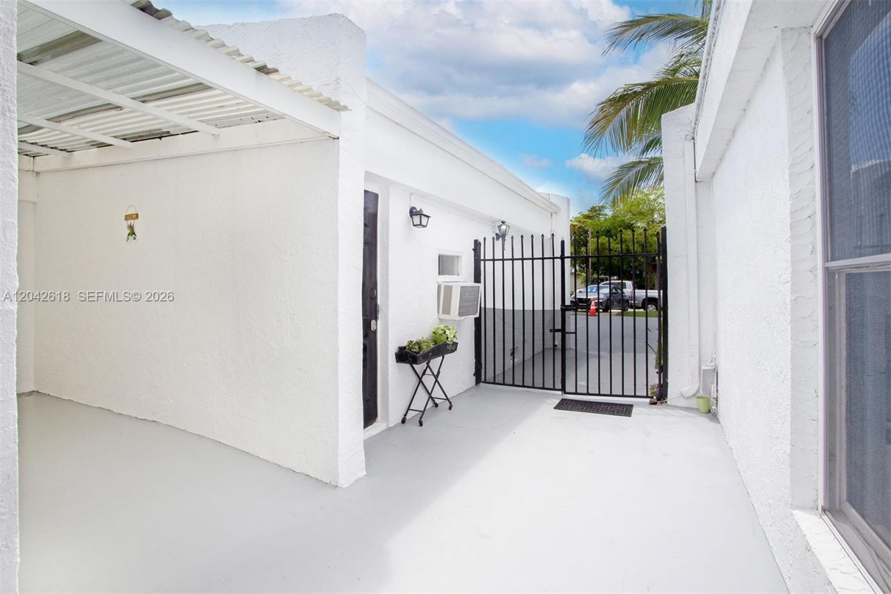9675 NW 26th Pl, Unit 5, Sunrise, FL 33322 Photo