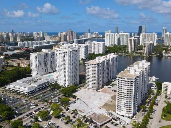 18061 Biscayne Blvd , Unit 303, Aventura, FL 33160