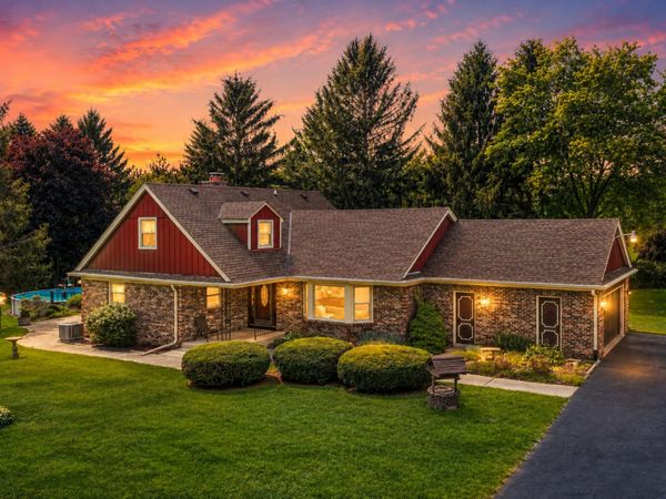 W248S7045 Sugar Maple Dr, Vernon, WI 53189