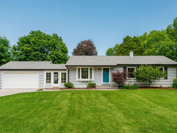 834 E Glencoe Pl, Bayside, WI 53217