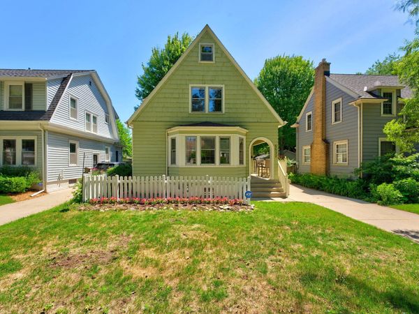 5532 N Lydell Ave, Whitefish Bay, WI 53217