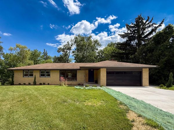 17865 Windemere Rd, Brookfield, WI 53045