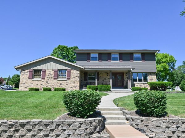 12660 W Crawford Dr, New Berlin, WI 53151