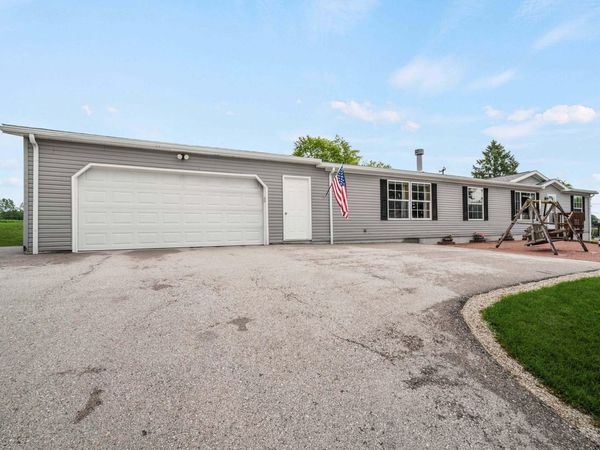 1757 Cedarview Dr, Saint Cloud, WI 53079