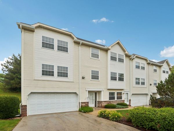 325 Kristin Ct W, Brookfield, WI 53045