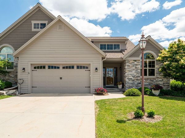 1201 Woodland Hills Dr, Waukesha, WI 53188