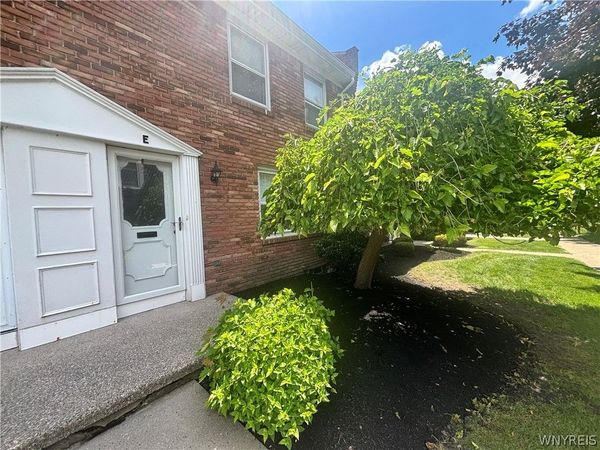 40 Hamlin Sq, Unit E, Amherst, NY 14221