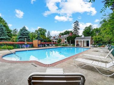 5679 Monroe Street, Sylvania, OH 43560