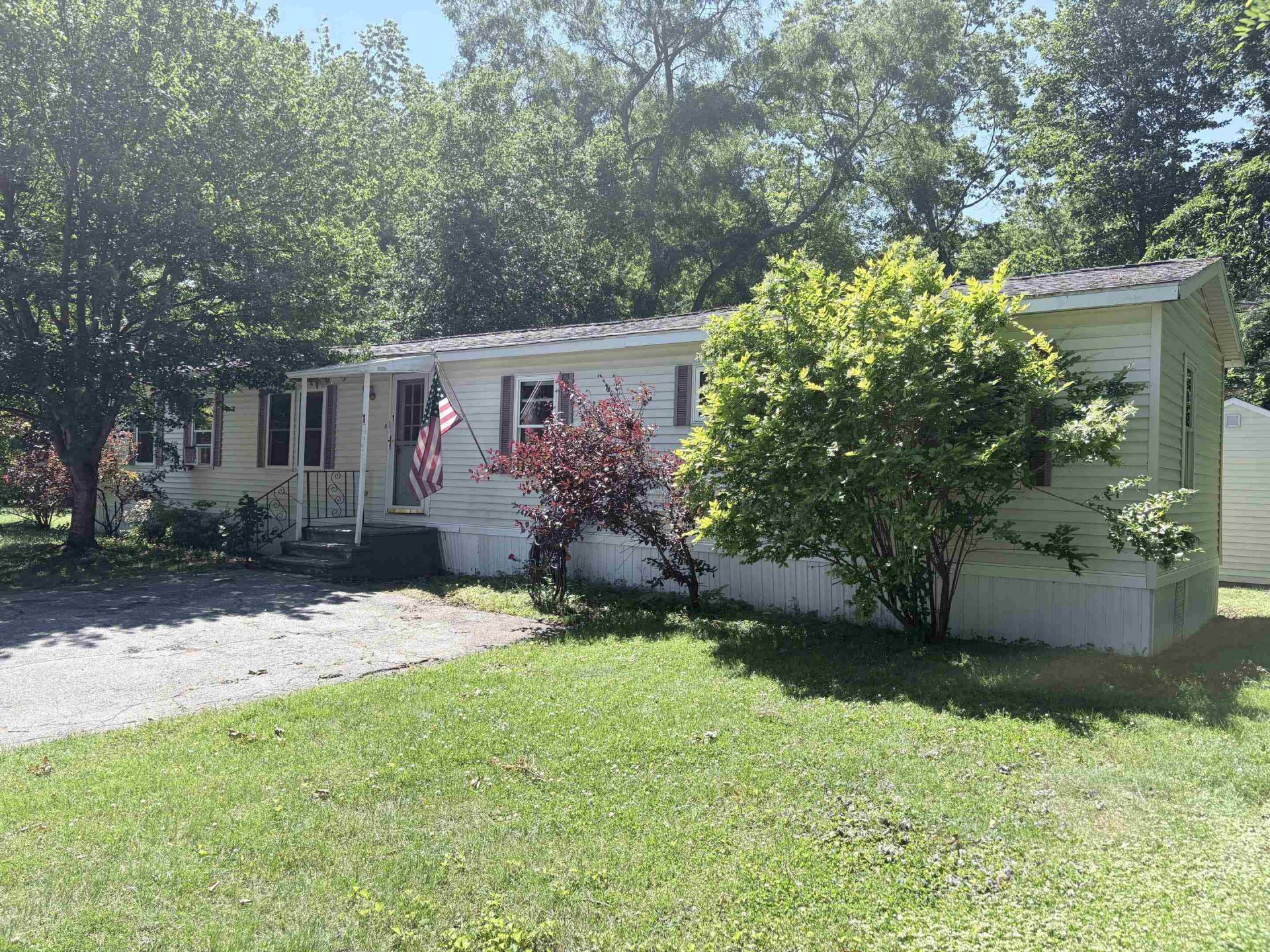 1 Oak Court, Seabrook, NH 03874 Main Photo