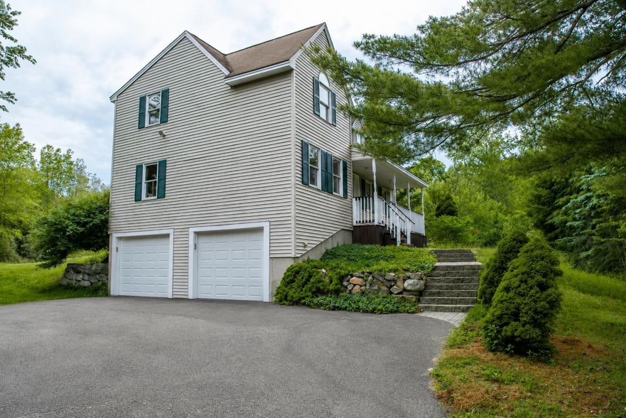 4 Bingham Circle, Sandown, NH 03873 Main Photo