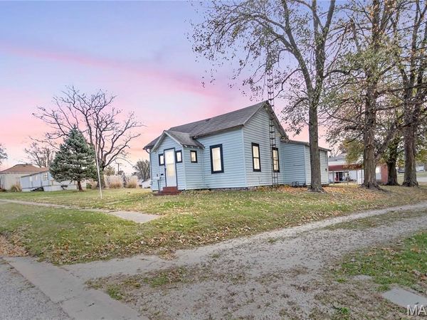 338 W Rowe Street , Roodhouse, IL 62082