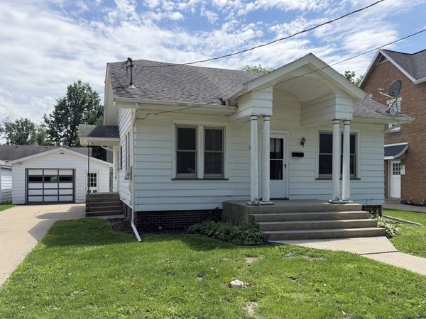 2822 6th Street , Peru, IL 61354