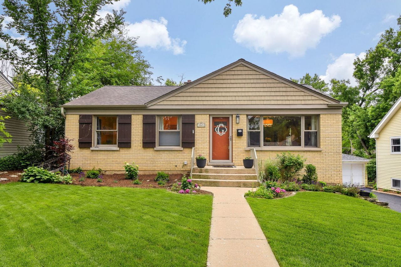 263 Hillside Avenue, Glen Ellyn, IL 60137 Main Photo