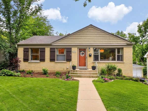263 Hillside Avenue , Glen Ellyn, IL 60137