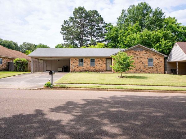 5723 BARTLETT WOODS DR, Bartlett, TN 38134