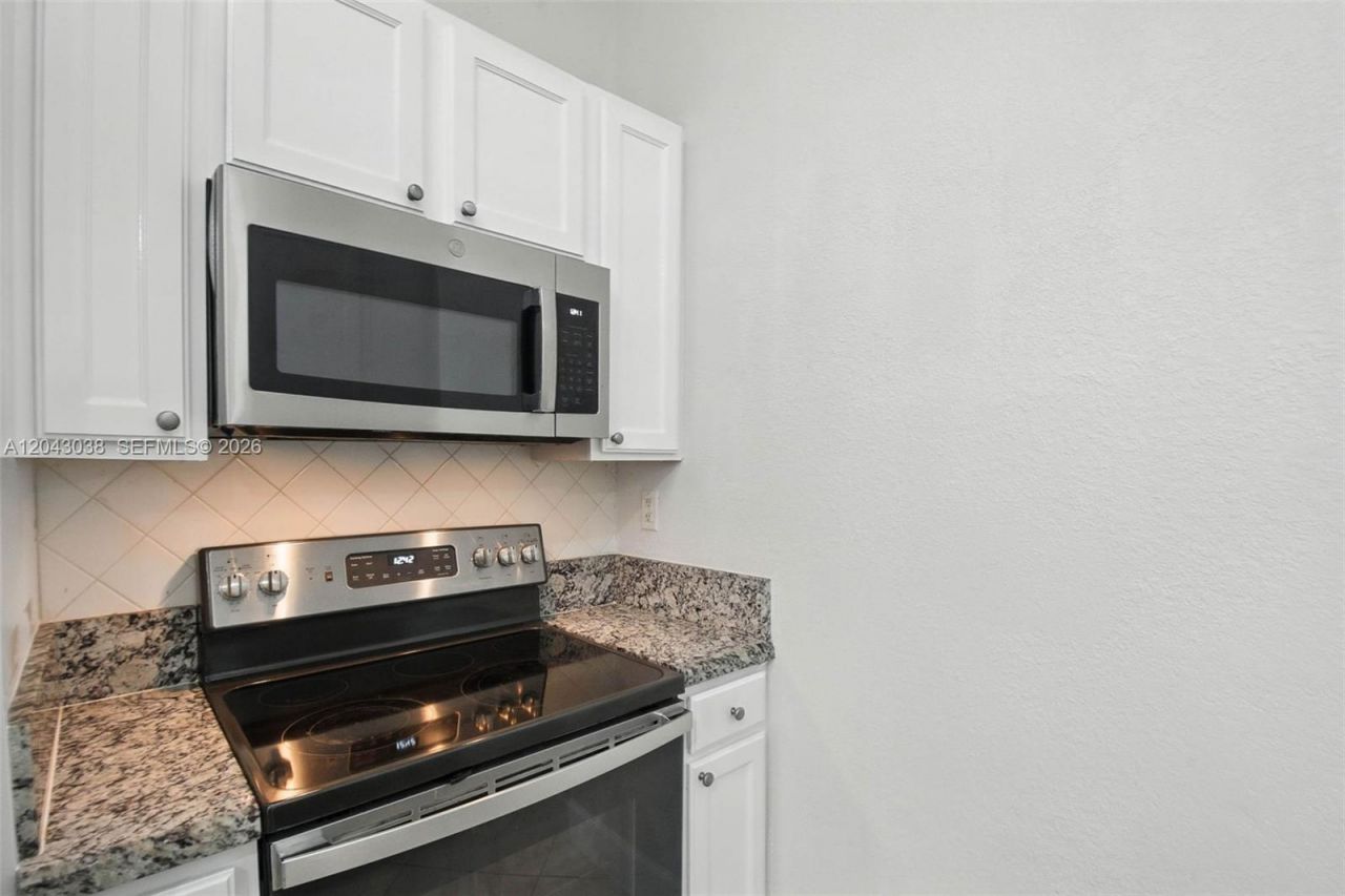 6001 SW 70th St , Unit 108, South Miami, FL 33143 Photo