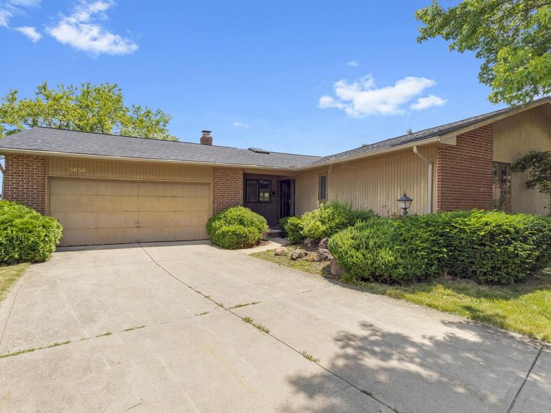 5650 Ramblewood Court, Columbus, OH 43235 Photo 2