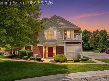 1668 Deepwood Circle, Rochester, MI 48307