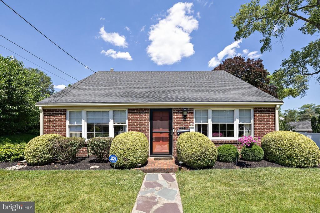957 Mercer Drive, Haddonfield, NJ 08033 Main Photo