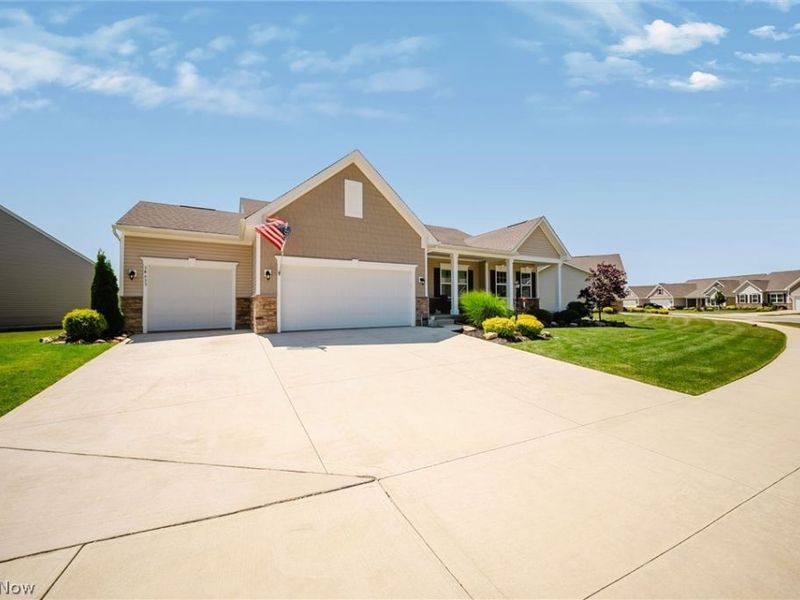34633 N Legends Way, Grafton, OH 44044 Photo 4