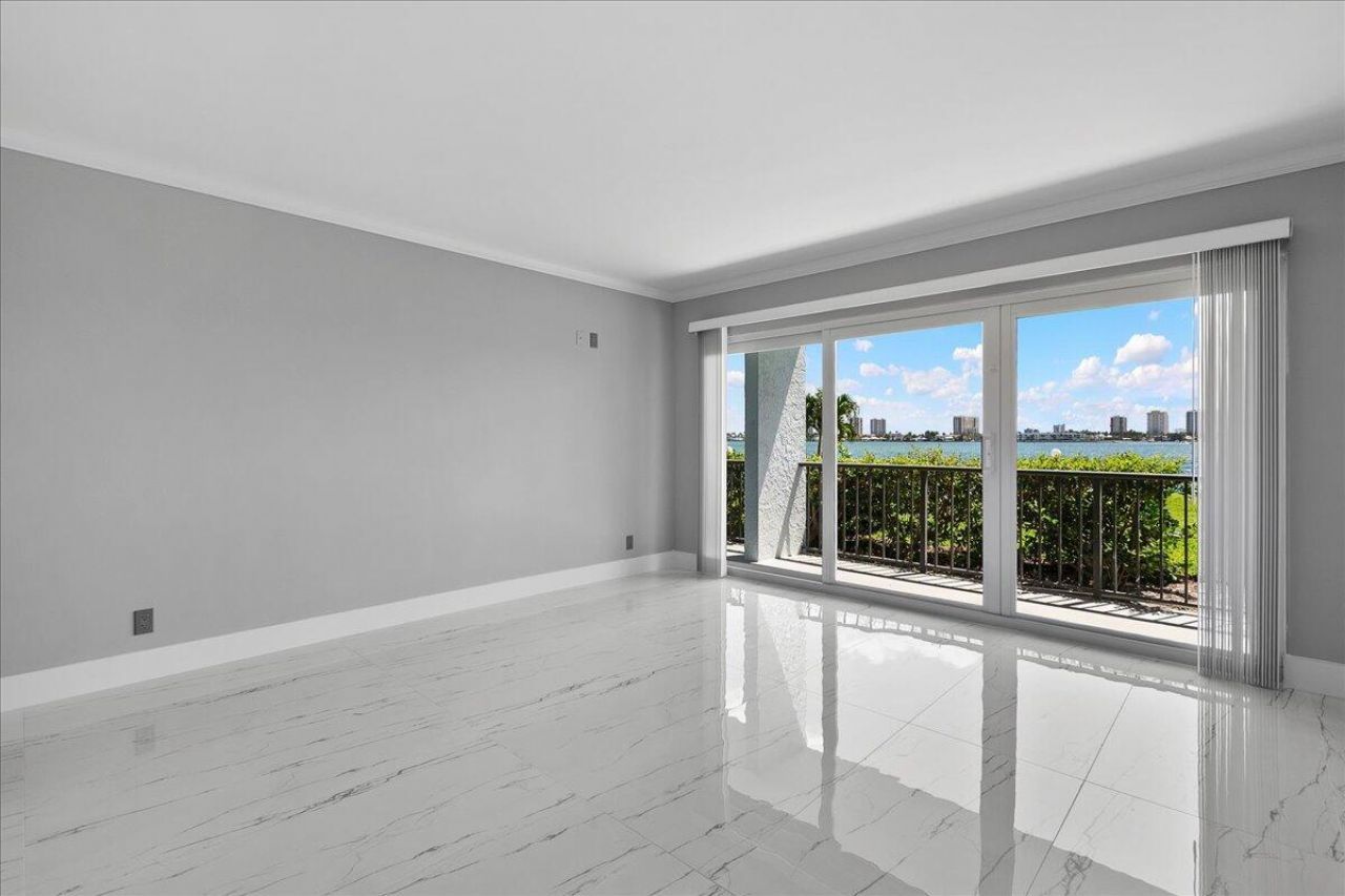 3040 Lake Shore Drive, Unit 101, Riviera Beach, FL 33404 Photo