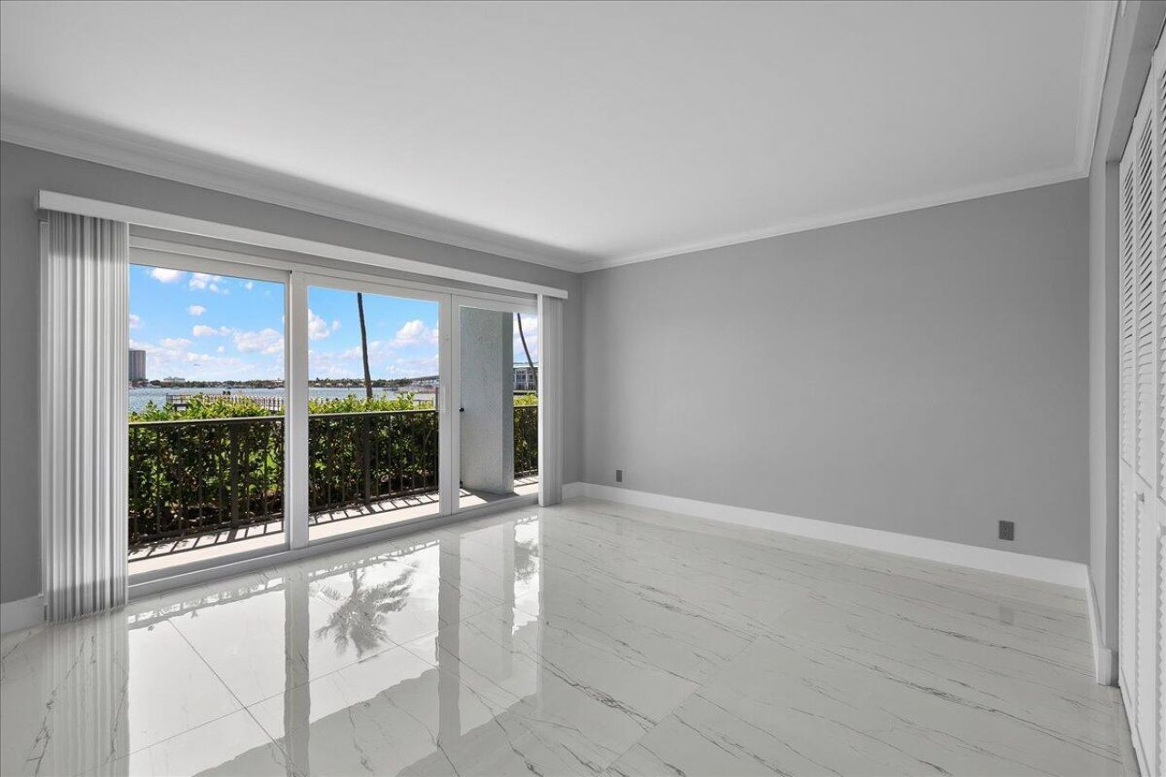 3040 Lake Shore Drive, Unit 101, Riviera Beach, FL 33404 Photo