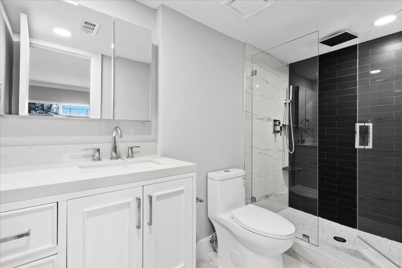 3040 Lake Shore Drive, Unit 101, Riviera Beach, FL 33404 Photo
