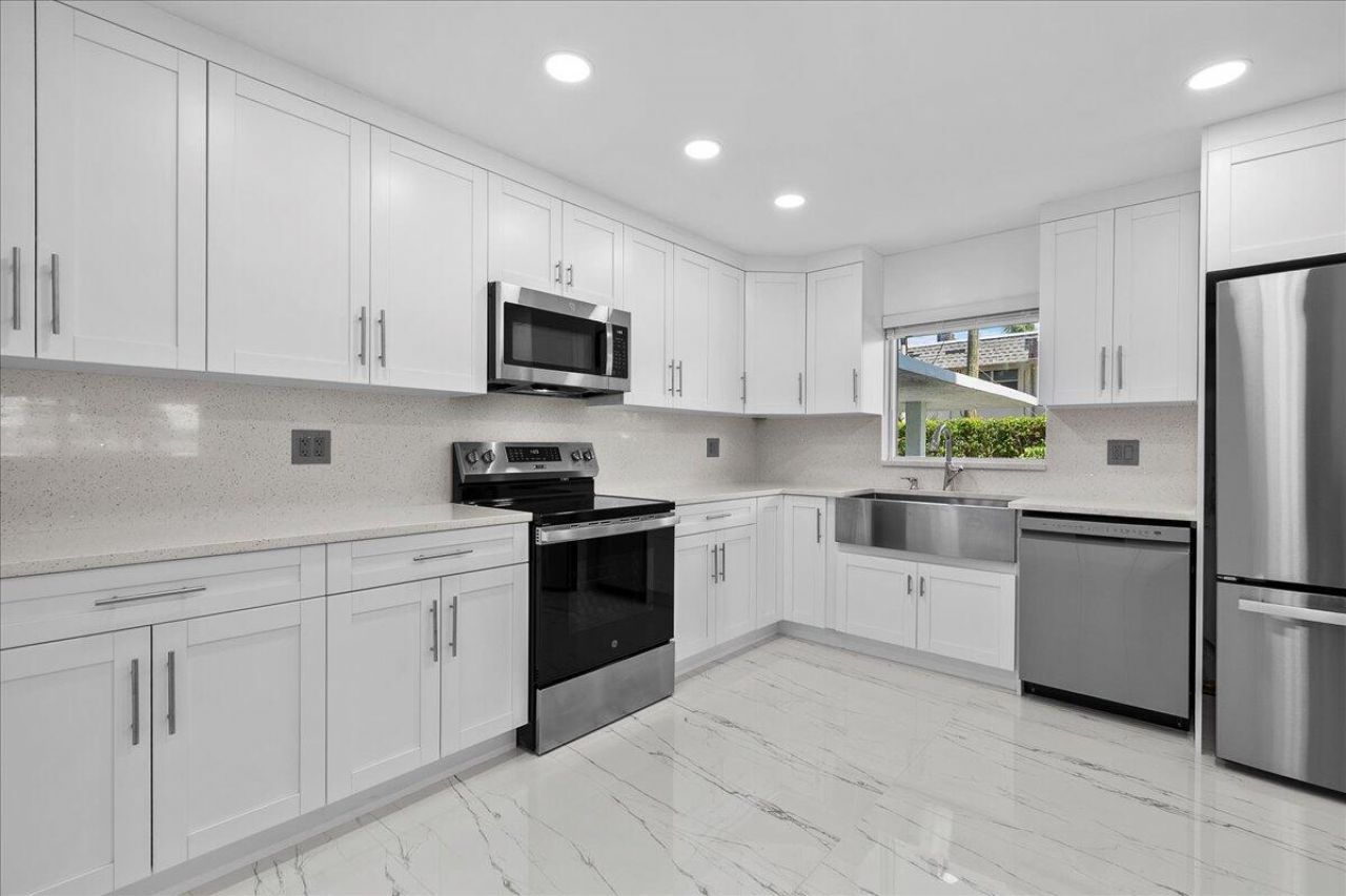 3040 Lake Shore Drive, Unit 101, Riviera Beach, FL 33404 Photo