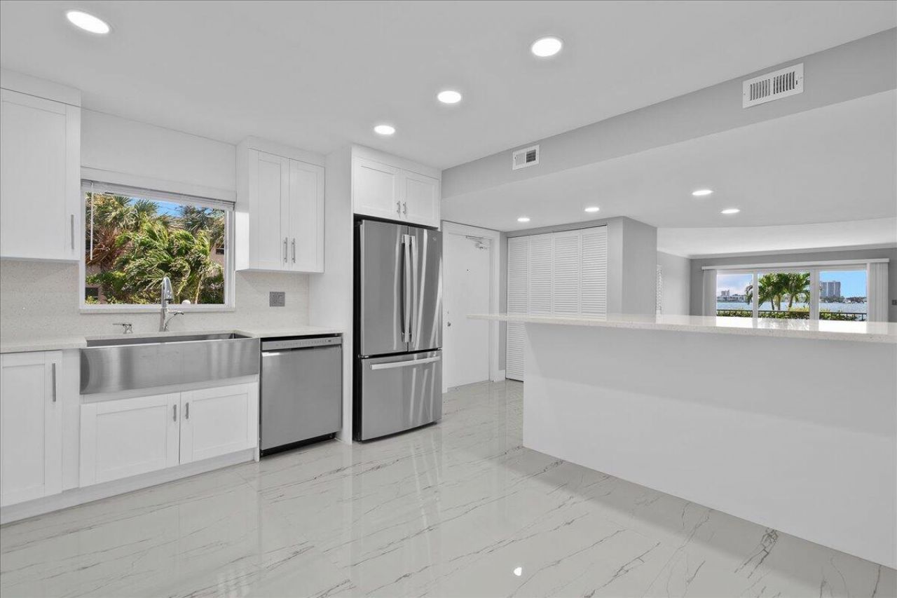 3040 Lake Shore Drive, Unit 101, Riviera Beach, FL 33404 Photo