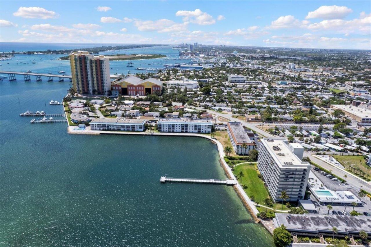 3040 Lake Shore Drive, Unit 101, Riviera Beach, FL 33404 Photo